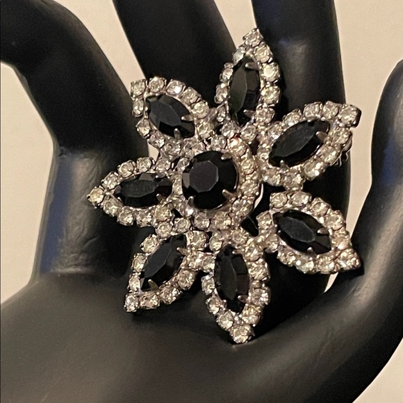 Vintage Jewelry - Vintage Black & Clear Glass Rhinestone Floral Brooch